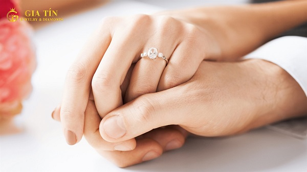 mẫu nhẫn cưới đẹp 2021