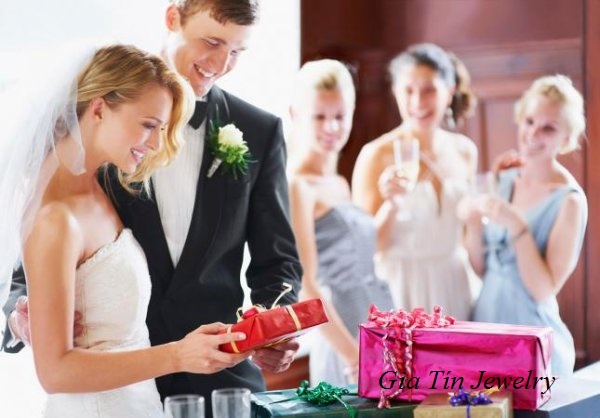 quà cưới tặng bạn thân